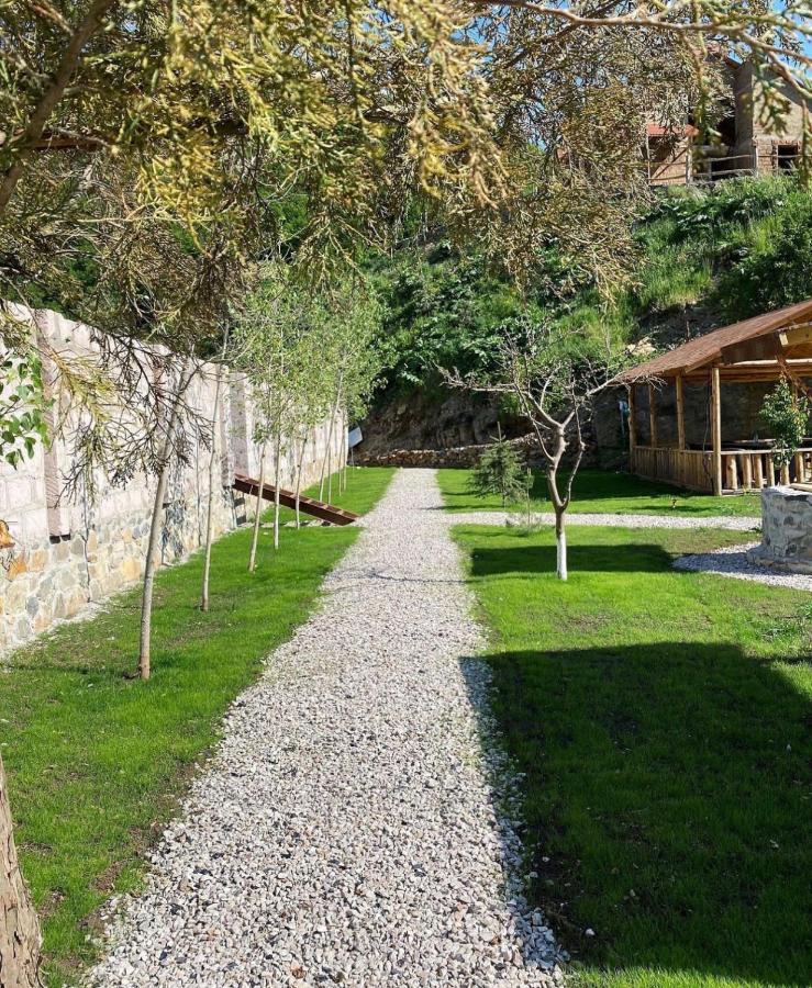 Hovek Guest House Dilidjan Extérieur photo