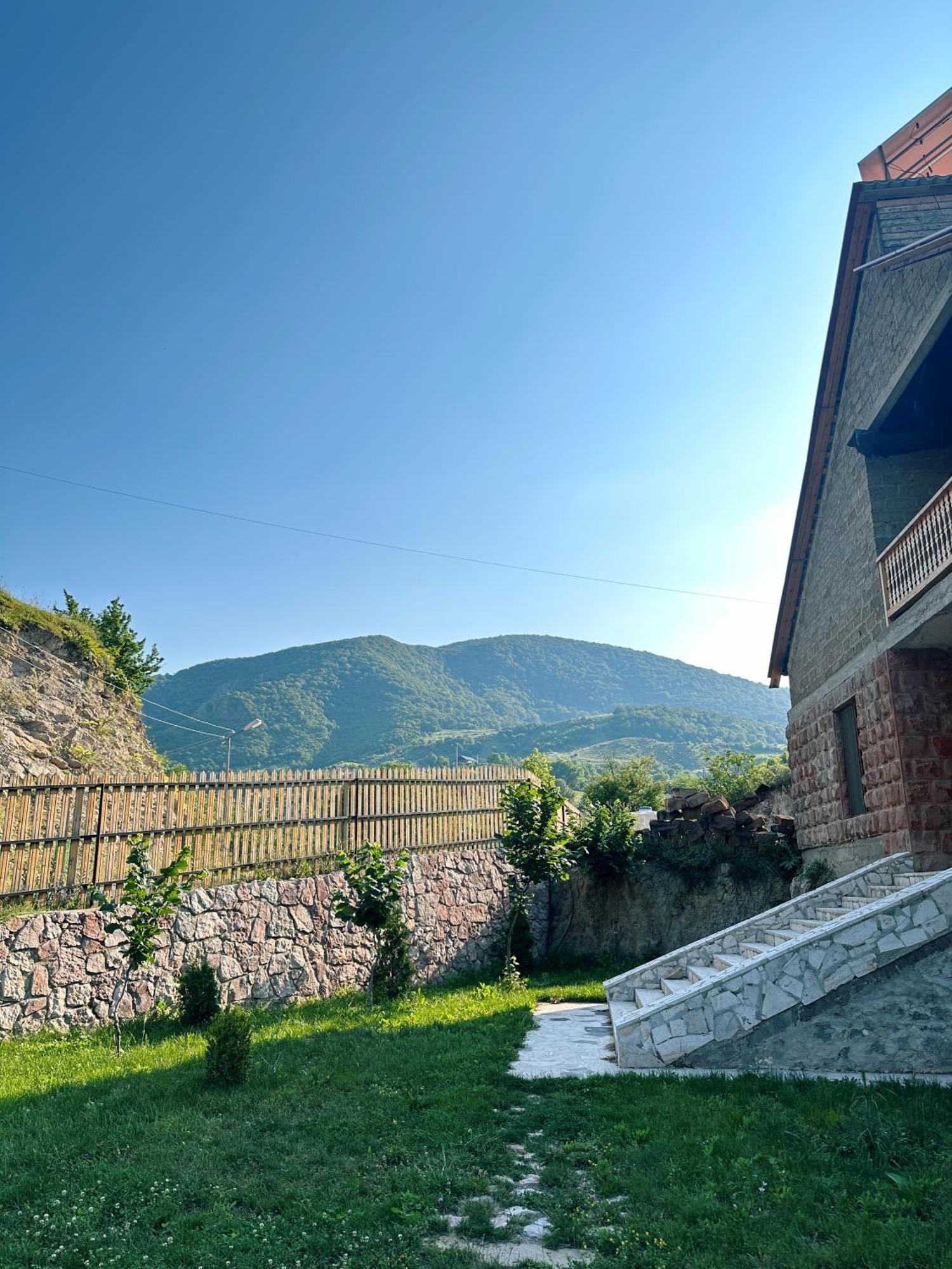 Hovek Guest House Dilidjan Extérieur photo