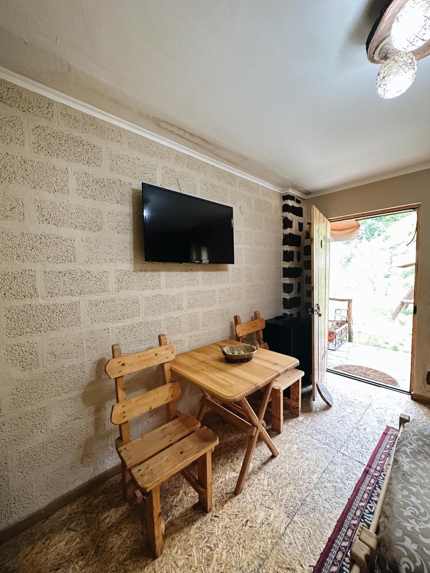 Hovek Guest House Dilidjan Extérieur photo